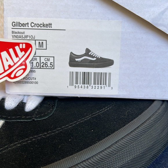 Vans Men’s Gilbert Crockett
Blackout
VN0A5JIF10J
Sneakers - Picture 16 of 16